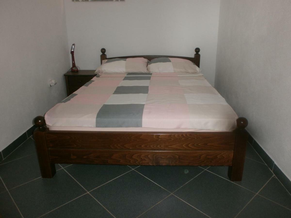 Lastro Apartment *